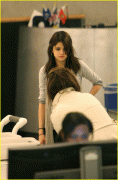 Selena Gomez pictures Los Angeles Airport 23 January 2009
